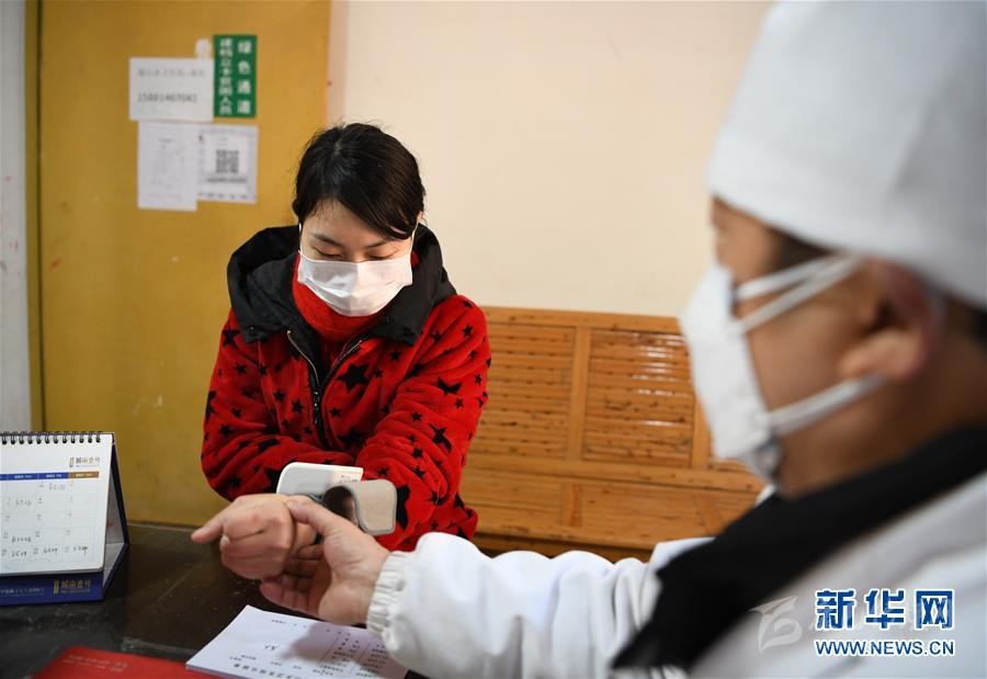 （抓好經(jīng)濟(jì)發(fā)展 應(yīng)對復(fù)雜局面·圖文互動）（1）2500萬農(nóng)民工如何安全返崗？——農(nóng)民工大省四川復(fù)工觀察