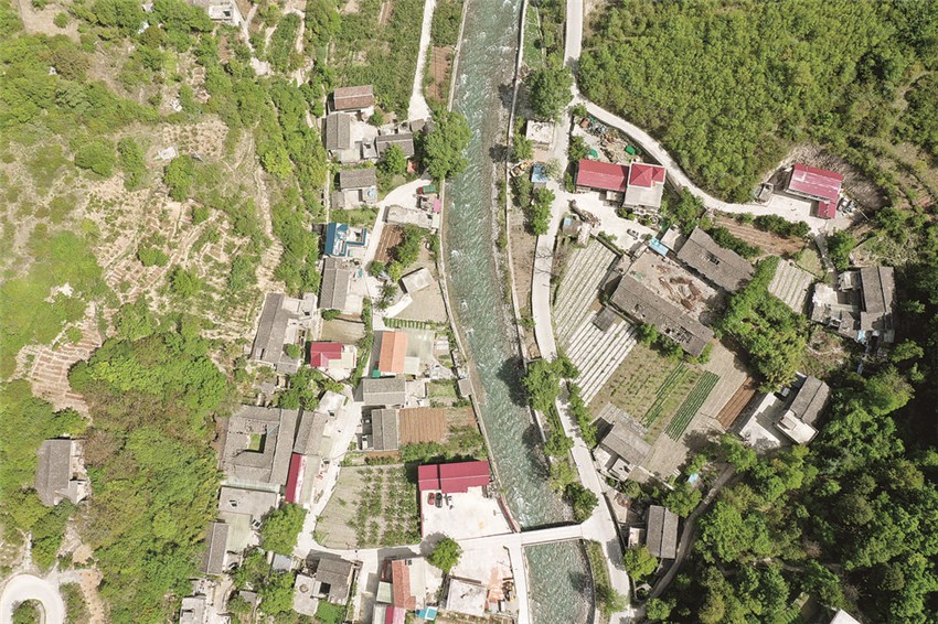 新房子村.jpg 新房子村.jpg