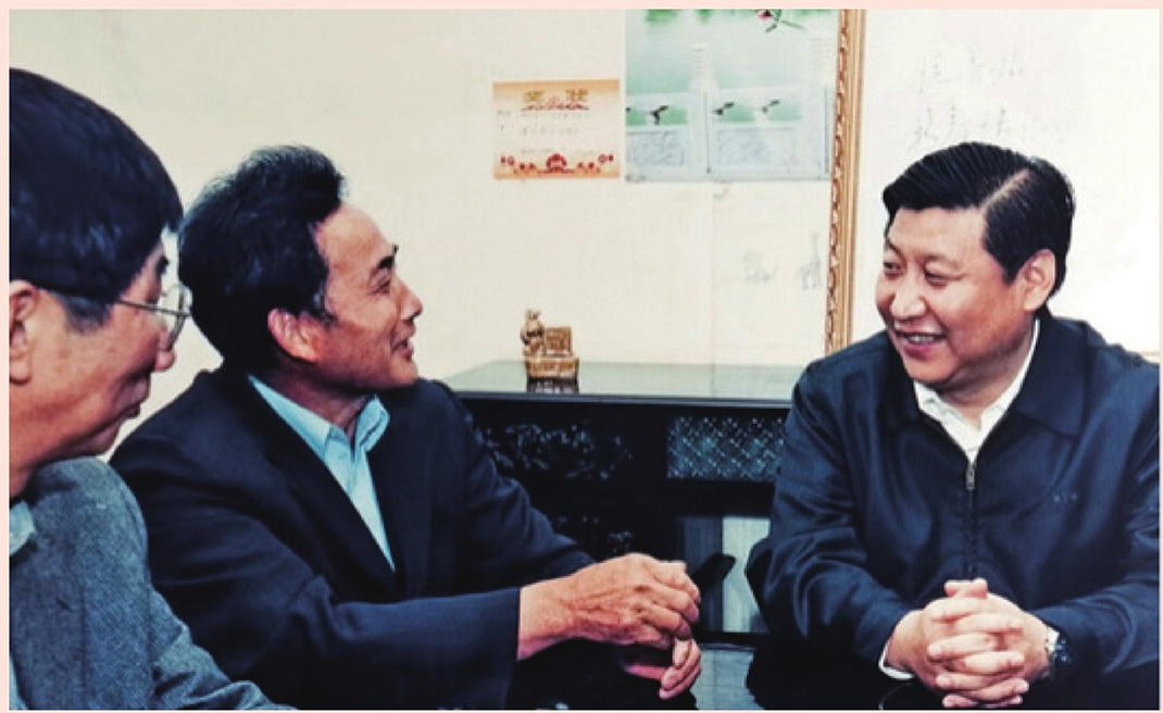 2003年4月24日，時(shí)任浙江省委書記習(xí)近平在浙江下姜村調(diào)研。